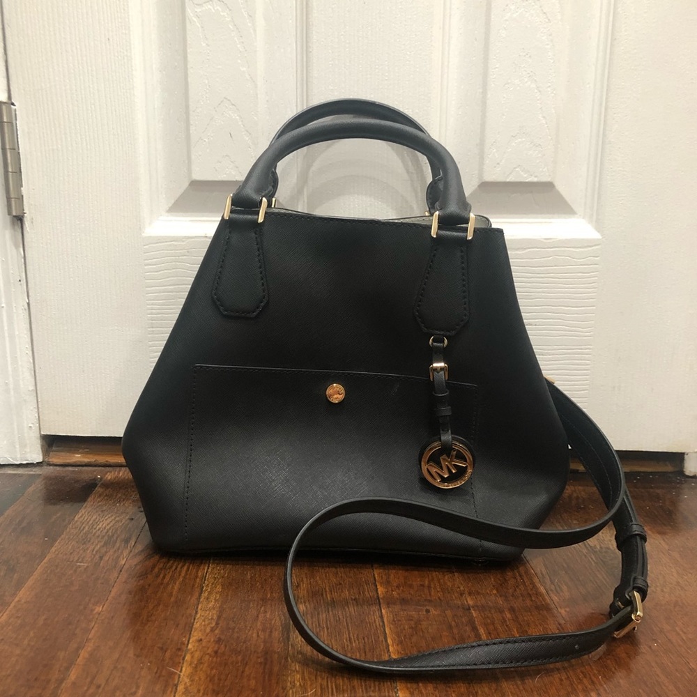🖤 Michael Kors Bucket Tote